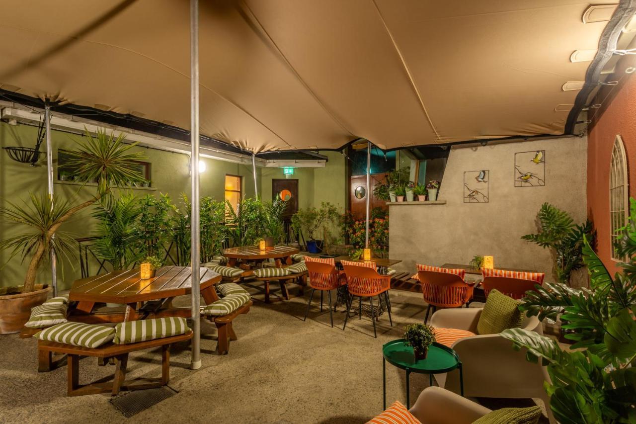 Dooley's Hotel 3*