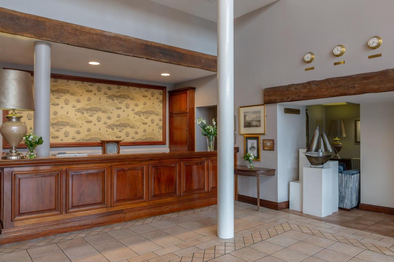 Dooley's Hotel 3*